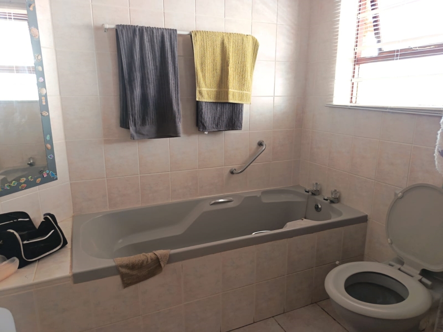 To Let 2 Bedroom Property for Rent in Wavecrest Eastern Cape